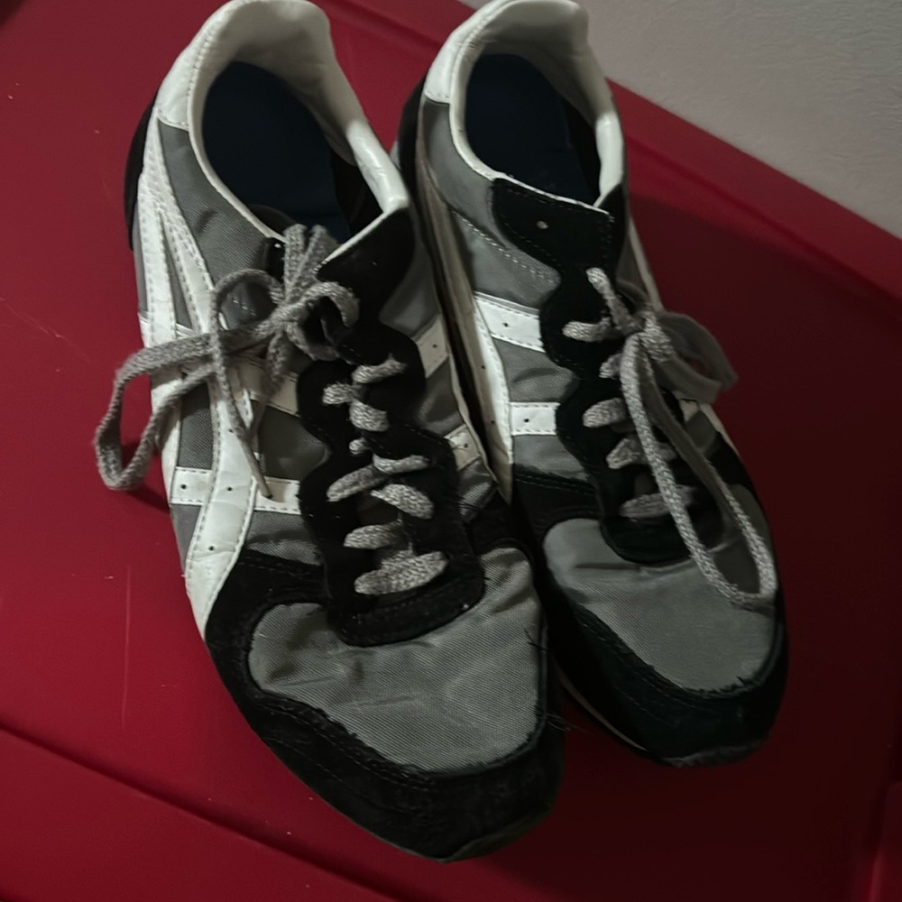 Used ASICS